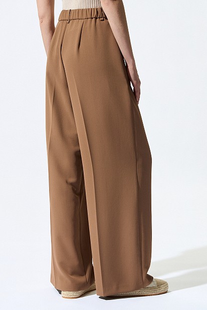 Crepe trousers with pleats