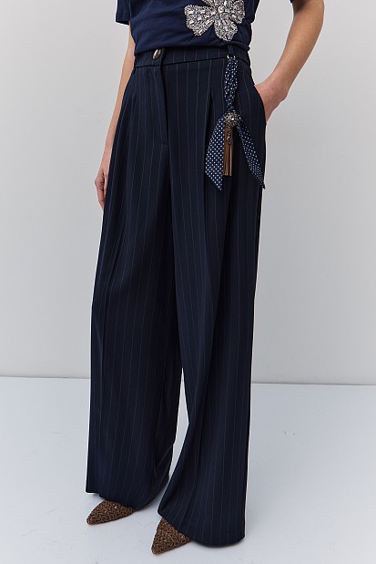 Striped trousers with charm