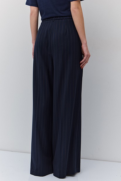 Striped trousers with charm