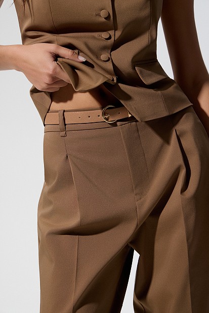 Pantaloni barrel cu curea