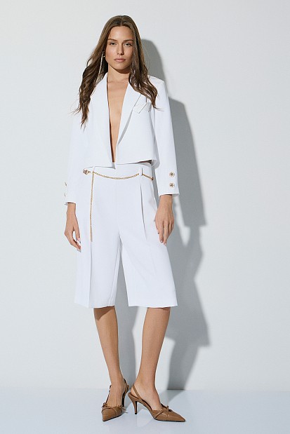 Crepe Bermuda shorts with pleats