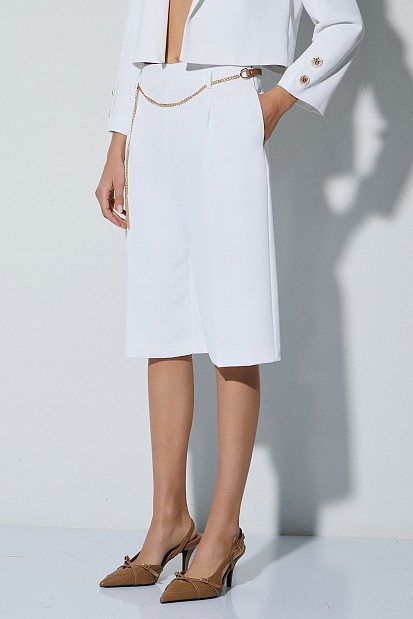 Crepe Bermuda shorts with pleats