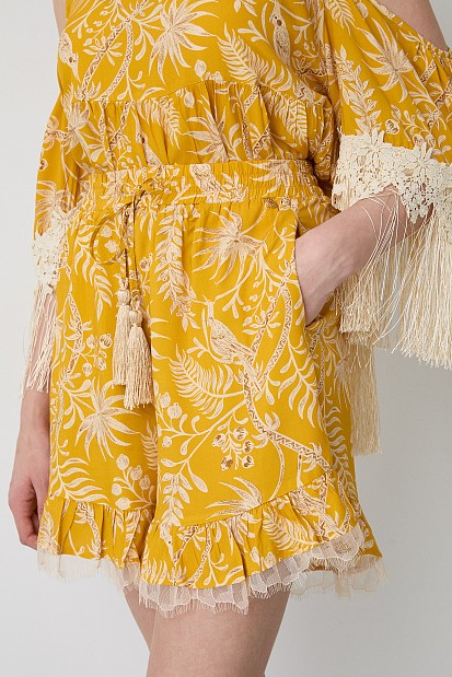 Printed shorts with ruffles