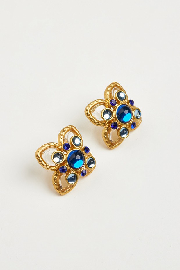 Earrings with shiny stones