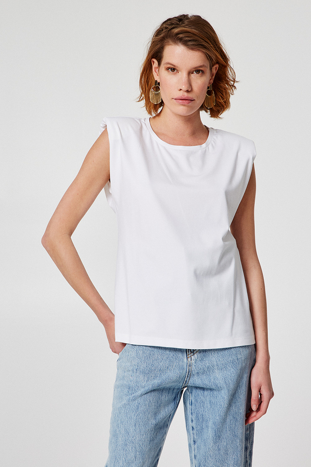 Sleeveless blouse with padded shoulders