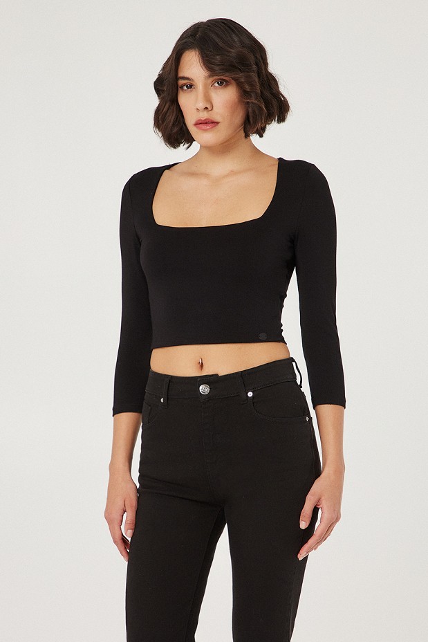 Basic crop top with squared neckline