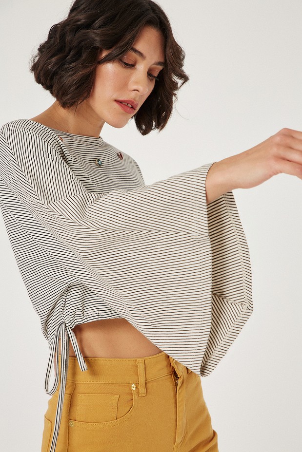 Striped crop top with wide sleeves