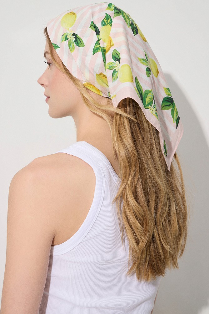 Striped scarf with lemon print