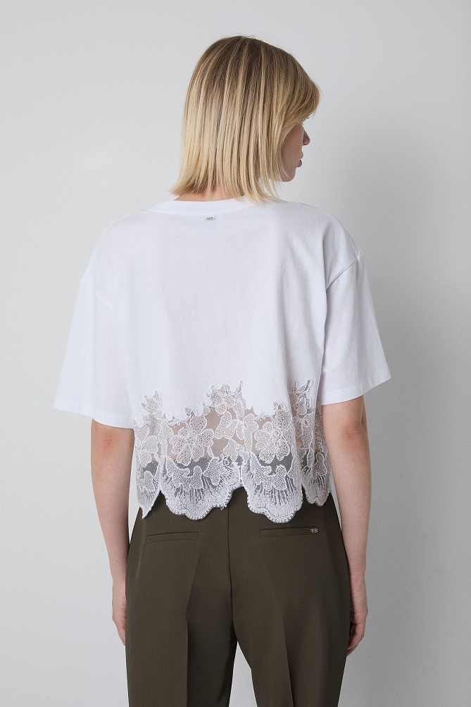 Short-sleeve blouse with lace and rhinestones