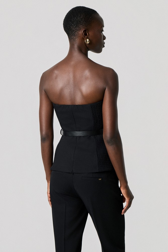 Srapless top with belt