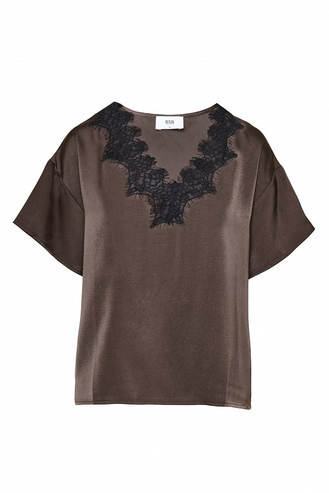 Shortsleeve blouse with lace