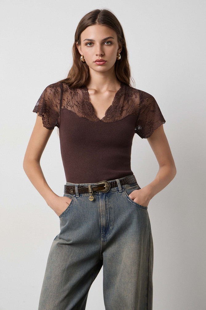V-neck blouse with lace