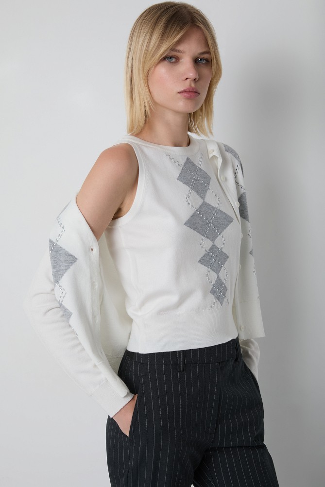 Knitted top with an argyle pattern and rhinestone details