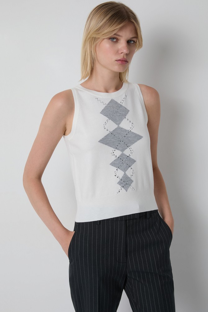 Knitted top with an argyle pattern and rhinestone details