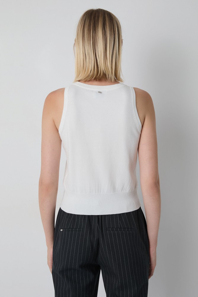 Knitted top with an argyle pattern and rhinestone details