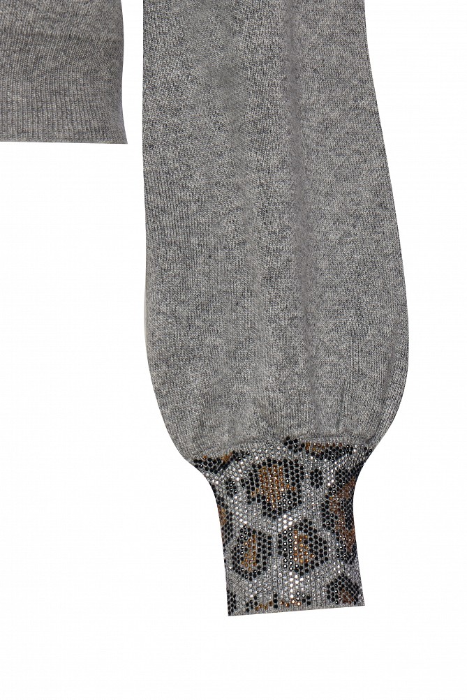 Knited cardigan with balloon sleeves and rhinestone embellishments