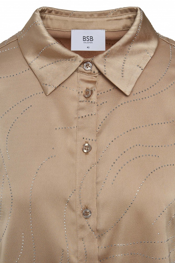 Camisa de satén con adornos de pedrería