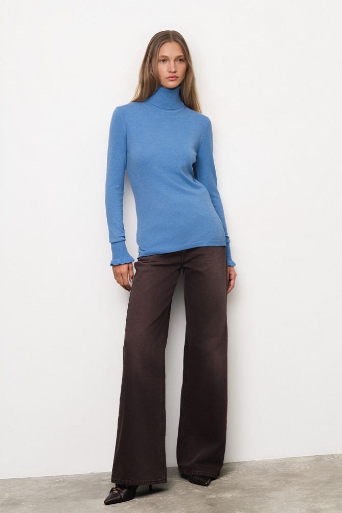 Basic turtleneck with ruffle sleeve details