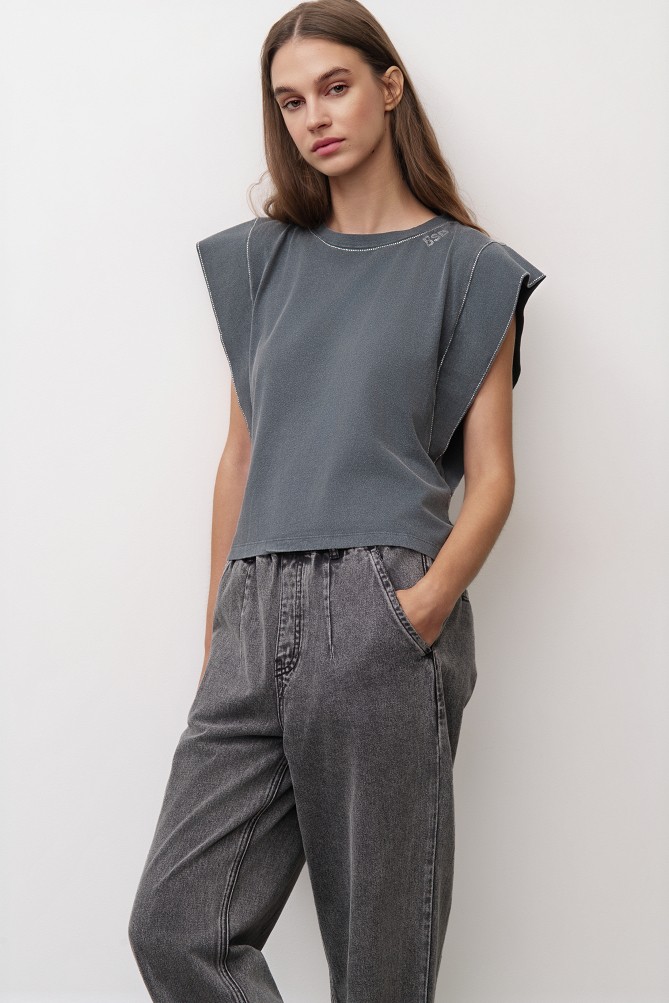 Sleeveless cotton top with ruffles