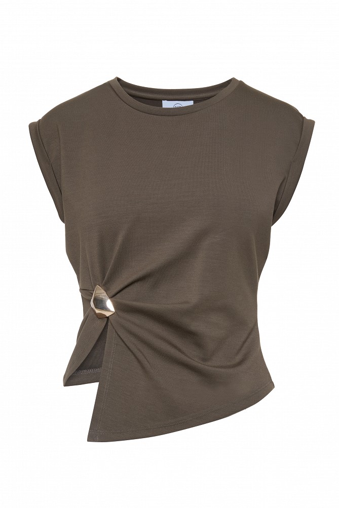 Sleeveless top with a metallic buckle