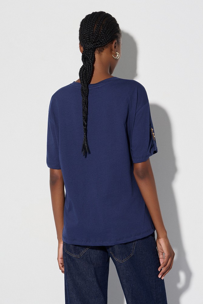 Printed T-shirt with decorative details