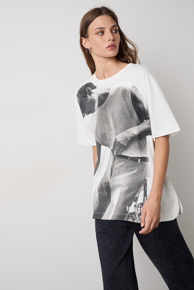 Camisa oversize estampada con pedrería