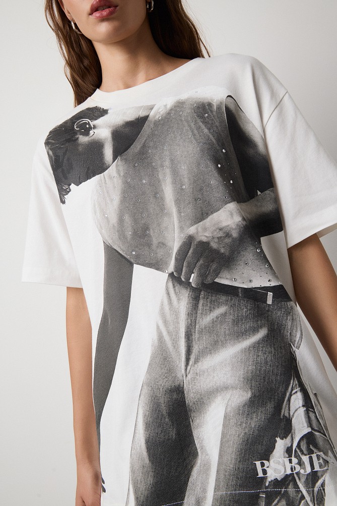 Camisa oversize estampada con pedrería