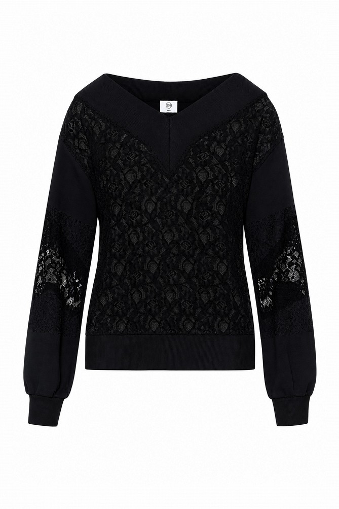 Sweatshirt with lace