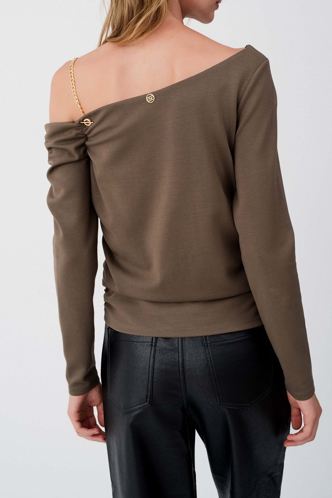 One-shoulder top with chain