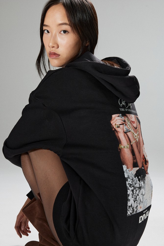 Oversized hooded sweatshirt with a back print