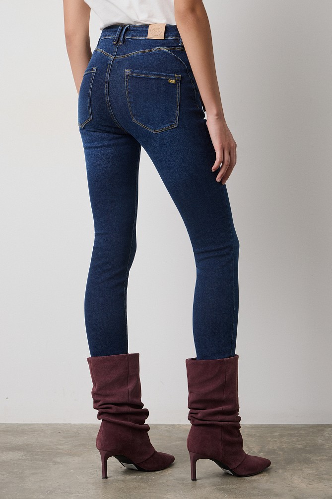 Selena skinny jeans with a decorative detail