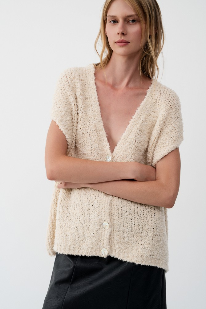 Knitted sleeveless cardigan