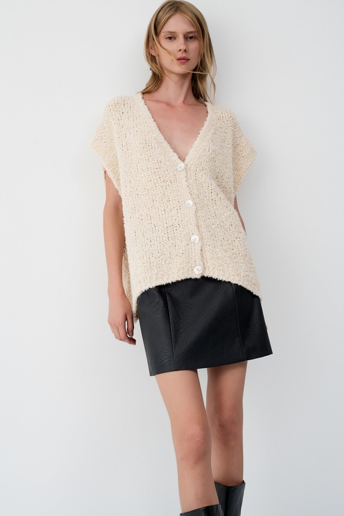 Knitted sleeveless cardigan