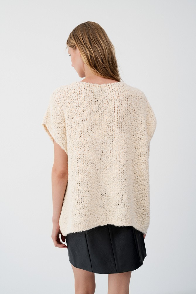 Knitted sleeveless cardigan