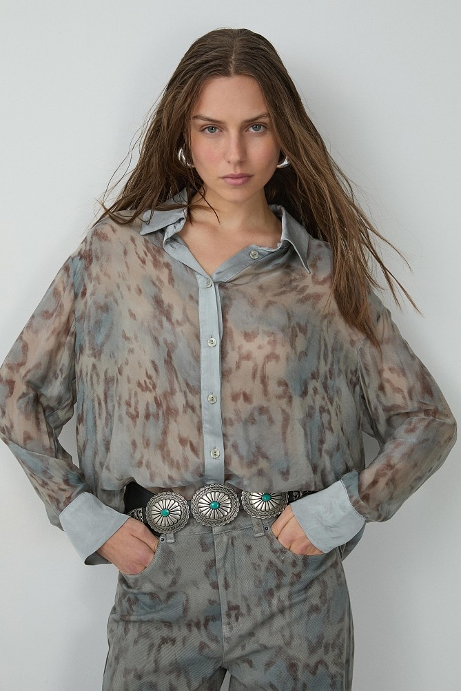 Camisa con estampado animal