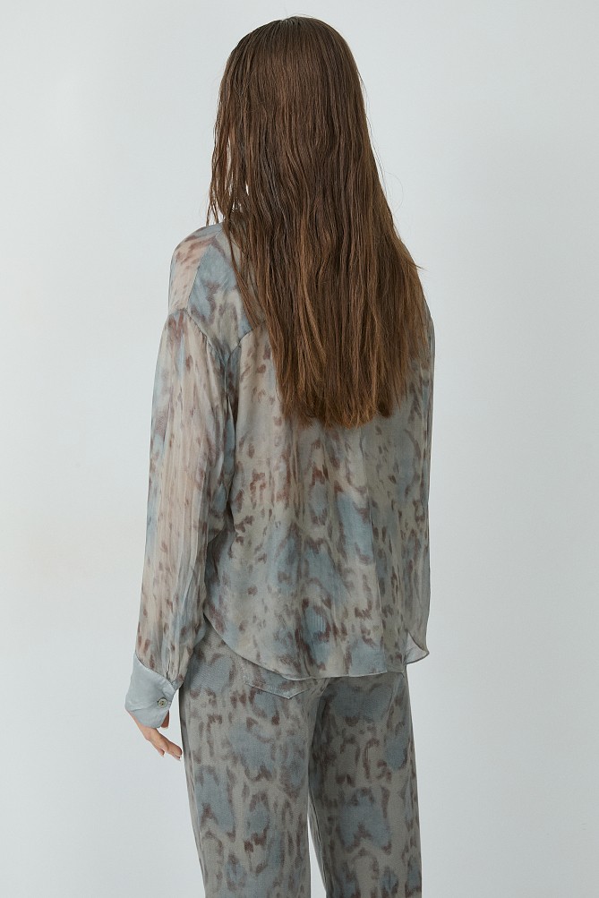 Camisa con estampado animal