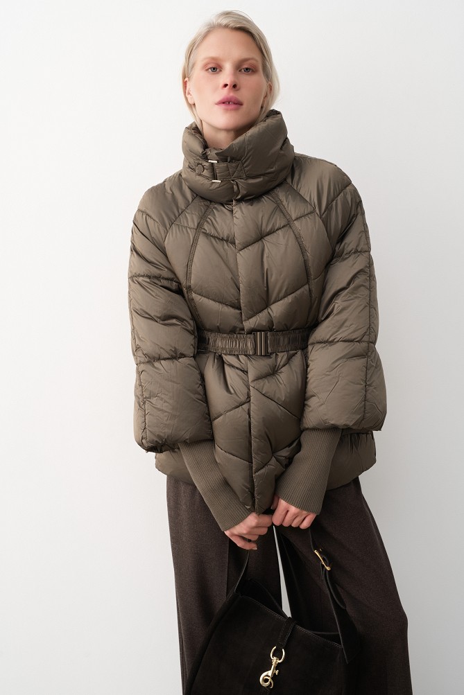 Puffer jacket with ribbed sleeves