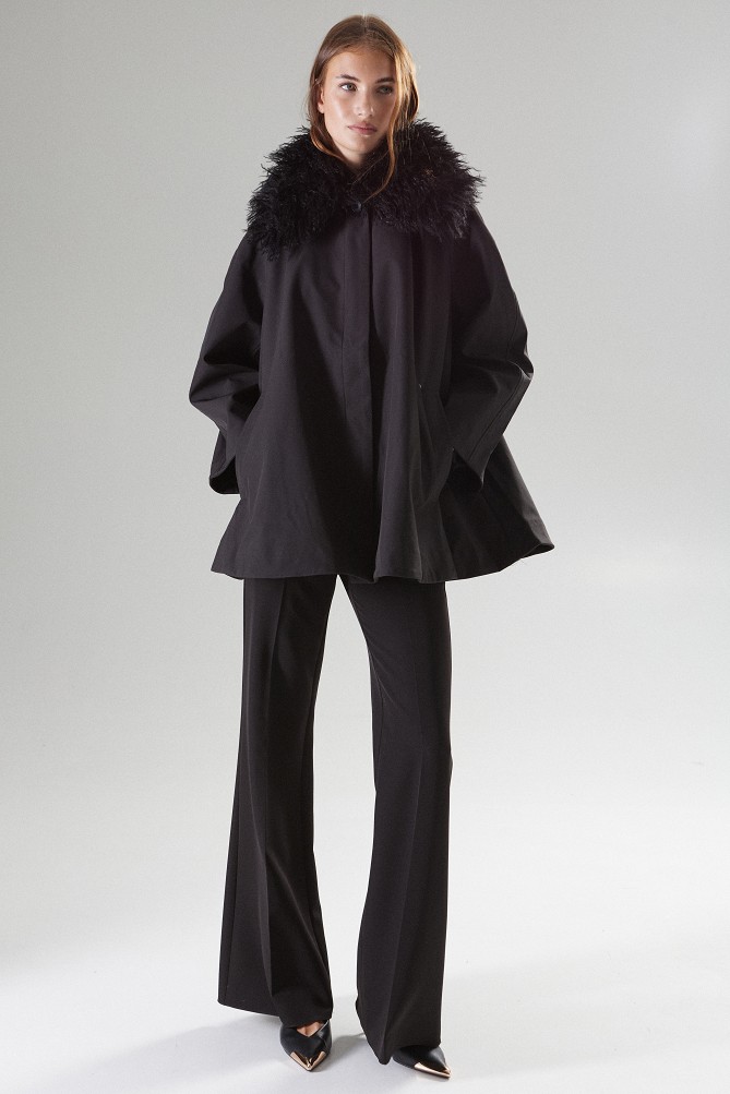Coat with detachable faux fur