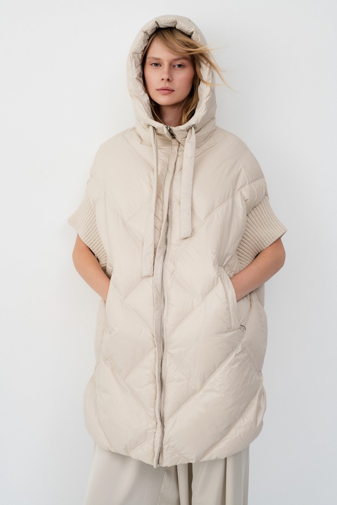Sleeveless puffer jacket