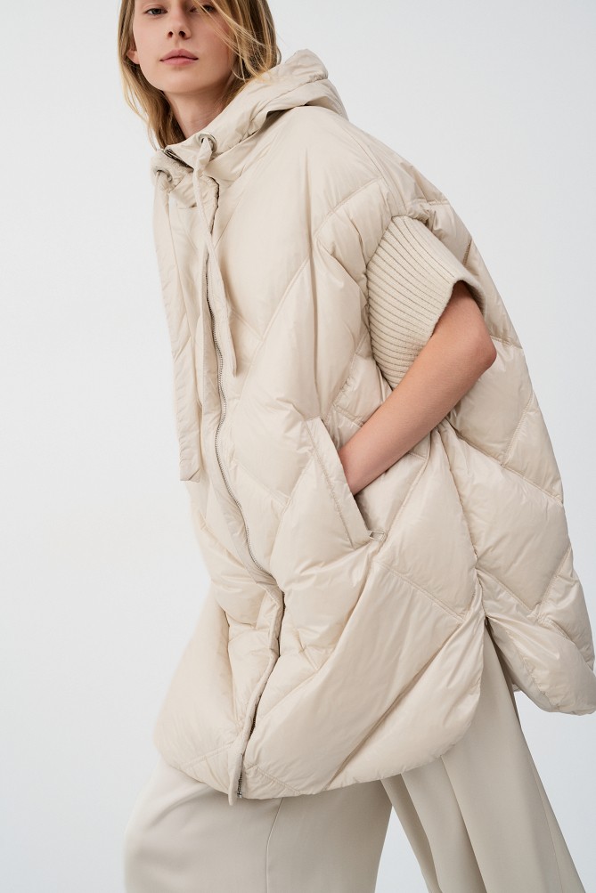 Sleeveless puffer jacket