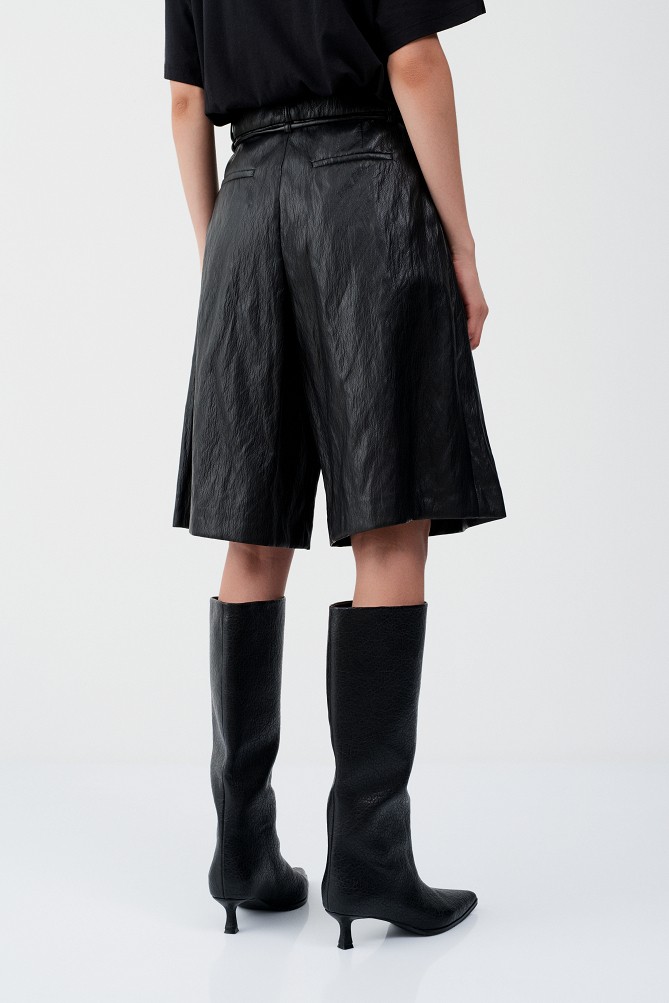 Leather-effect bermudas