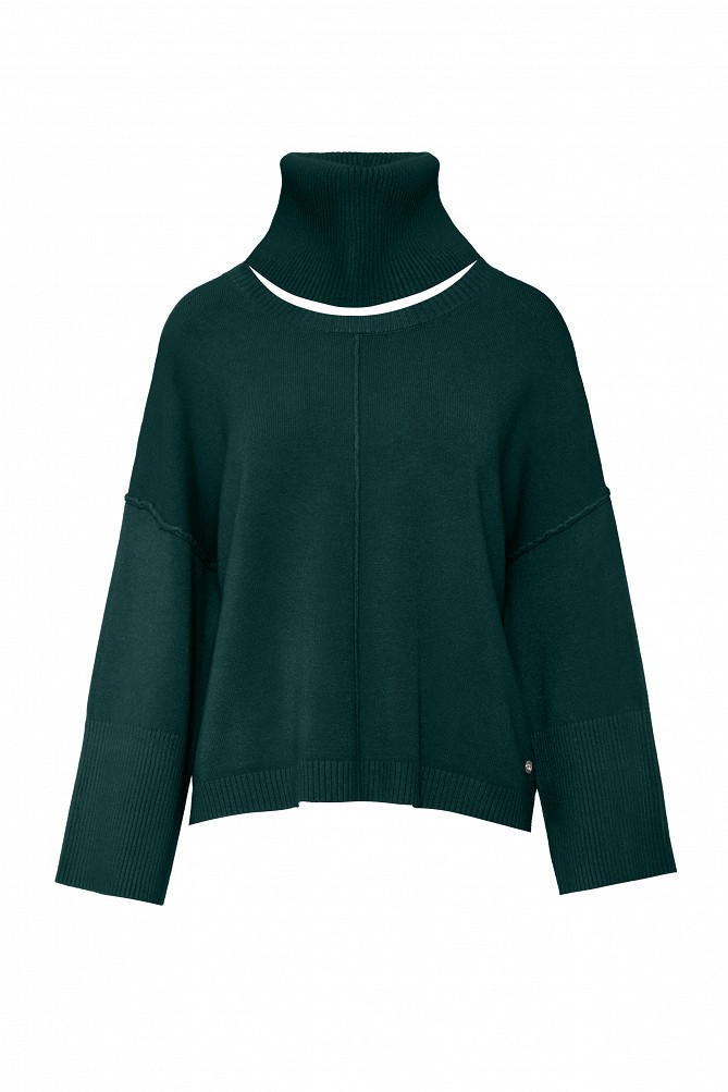 Sweater with a detachable collar