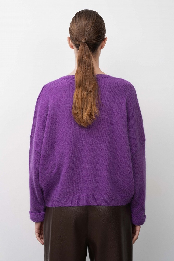 Sweater with cuffed sleeves