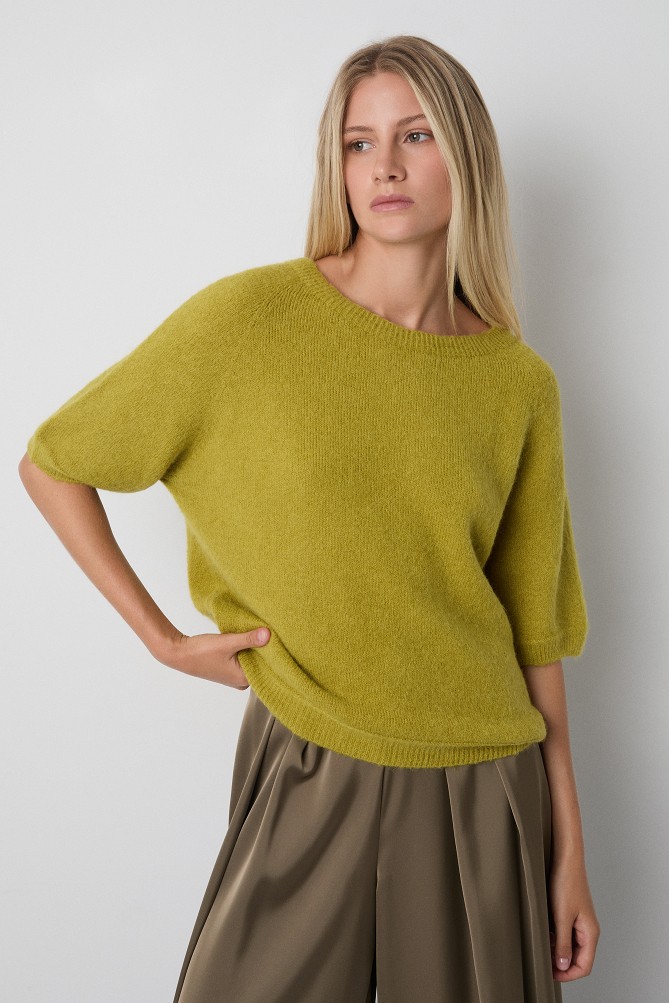 Short-sleeved sweater