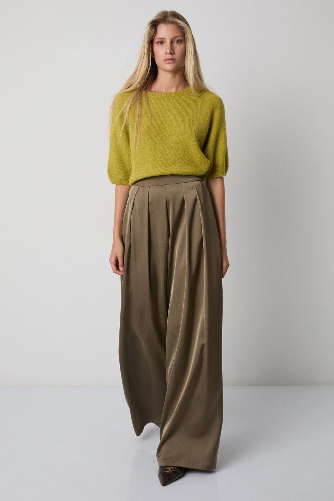 Short-sleeved sweater