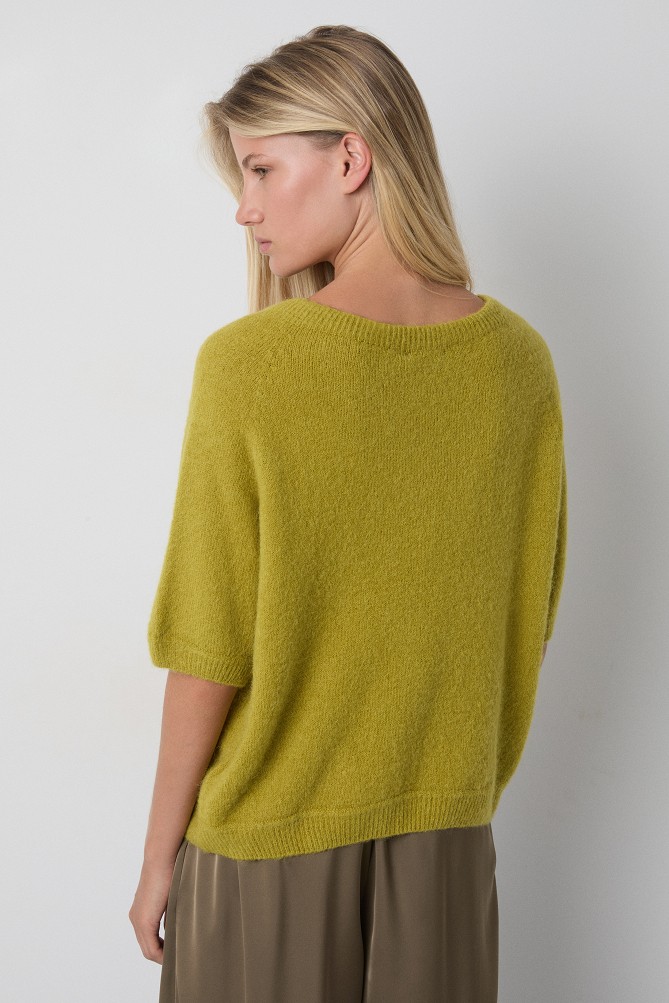 Short-sleeved sweater