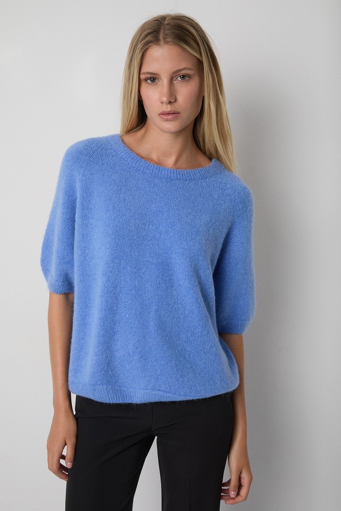 Short-sleeved sweater