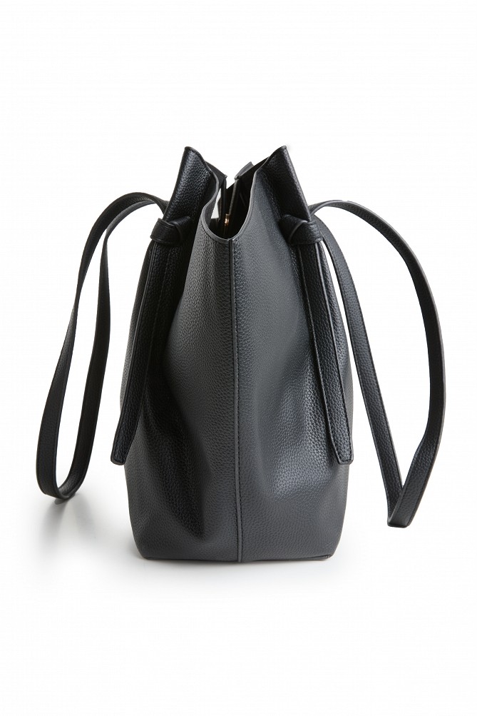 Shopper bag with pleats