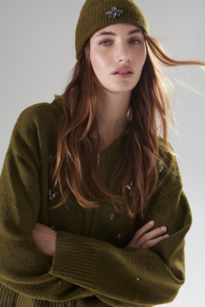 Knitted beanie with decorative stones