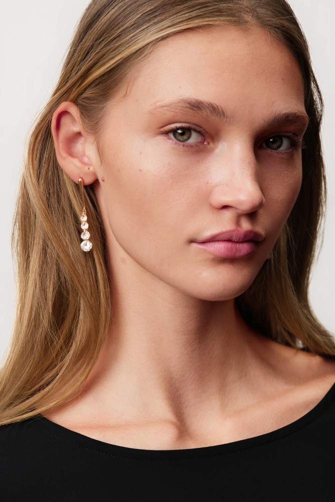 Drop earrings with crystals
